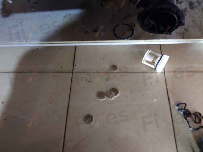 村屋露台的惠而浦FFCR系列洗衣機排水癱瘓：清完過濾器仍顯示F05怎麼辦 💧