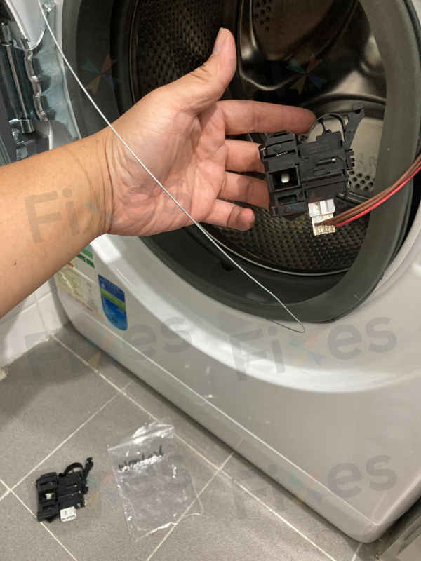 這部惠而浦洗衣機F06故障碼讓衣物被困機內，客人的應對方式竟然險象環生 ⚡