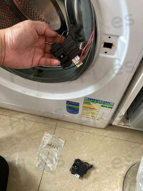 出現故障碼F06,門鎖問題完美解決😊Whirlpool惠而浦前置式洗衣機 CFCR80221