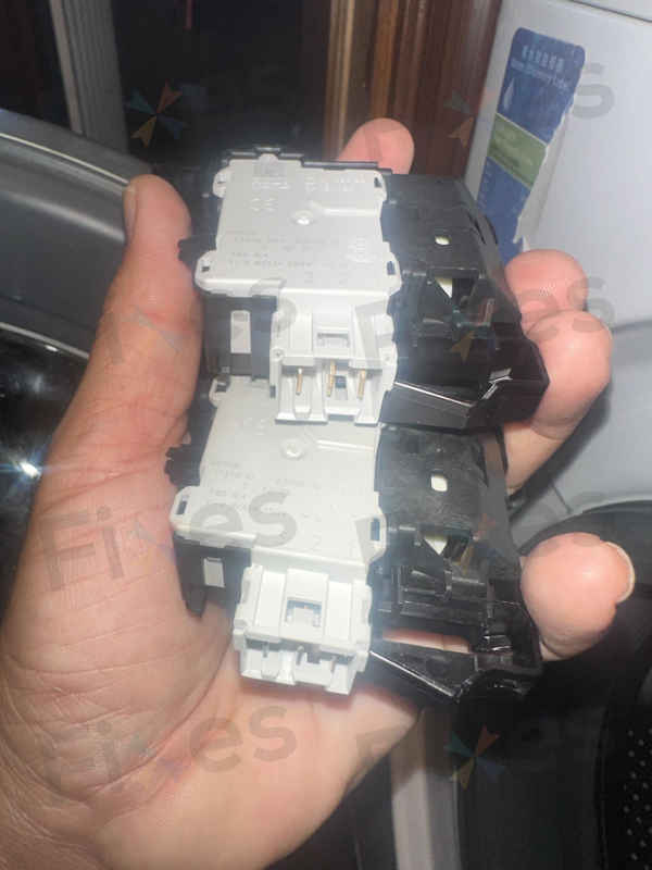 出現故障碼F06，壞門鎖掣🔑Whirlpool惠而浦前置式洗衣機 FFCR70110