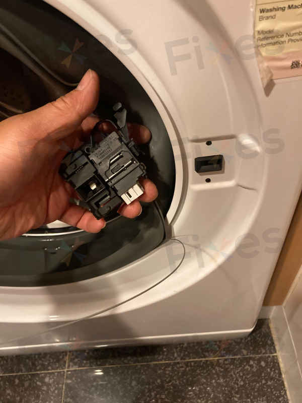出現故障碼F06，門鎖故障🔓Whirlpool惠而浦前置式洗衣機 FFCR70110
