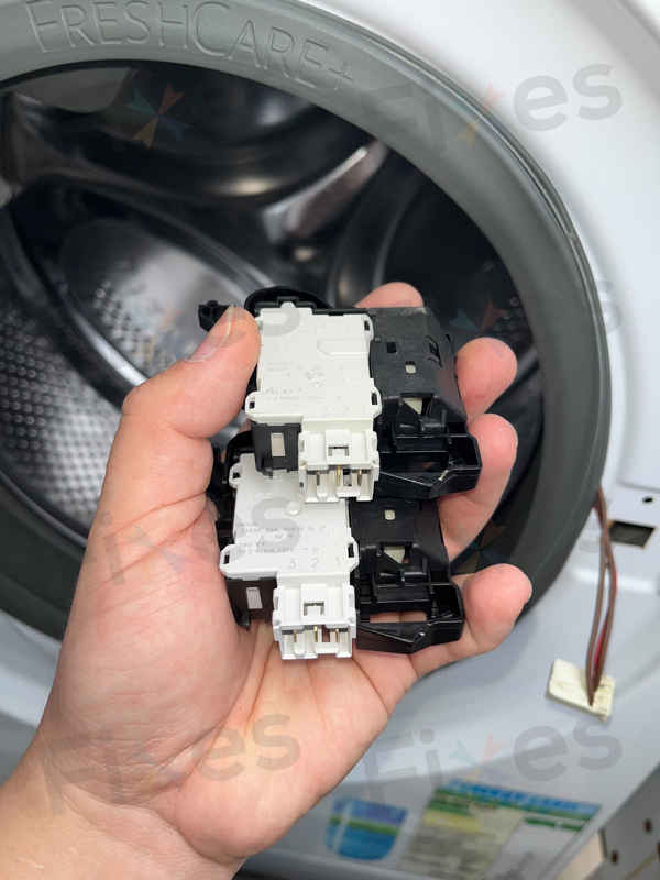 出現故障碼F06，更換門鎖掣解決😵Whirlpool惠而浦前置式洗衣機 CFCR70111