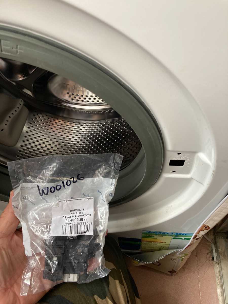出現故障碼F06,更換門鎖掣💥Whirlpool惠而浦前置式洗衣機 CFCR80221