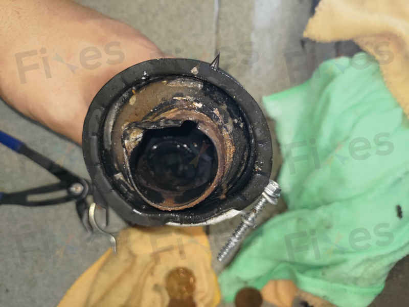 師傅上門處理惠而浦CFCR系列洗衣機F06故障碼，排水泵內清出二十多個硬幣 💰