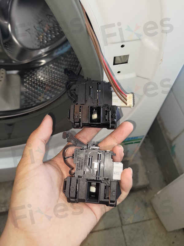 師傅上門處理惠而浦CFCR系列洗衣機F06故障碼，排水泵內清出二十多個硬幣 💰