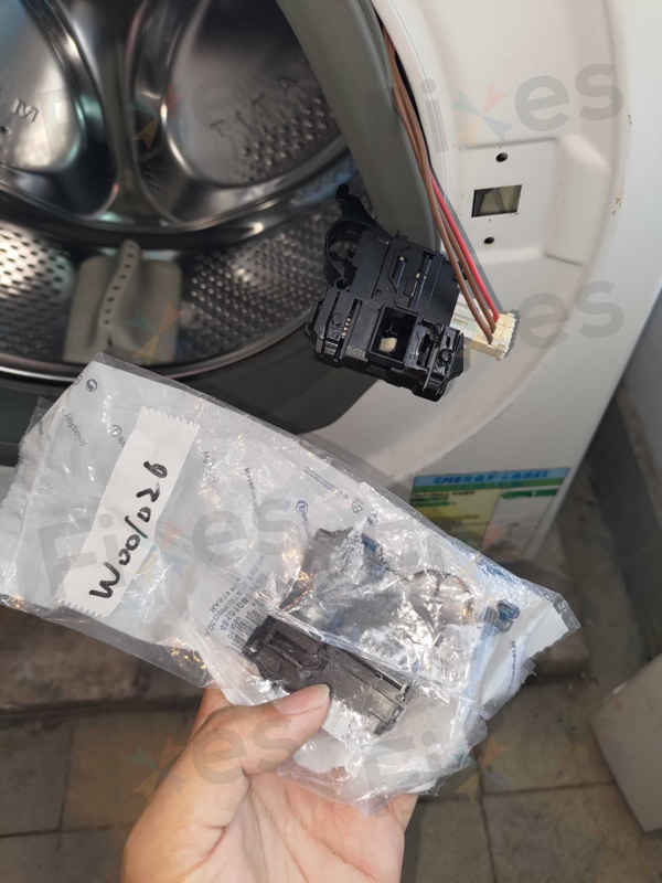 師傅上門處理惠而浦CFCR系列洗衣機F06故障碼，排水泵內清出二十多個硬幣 💰