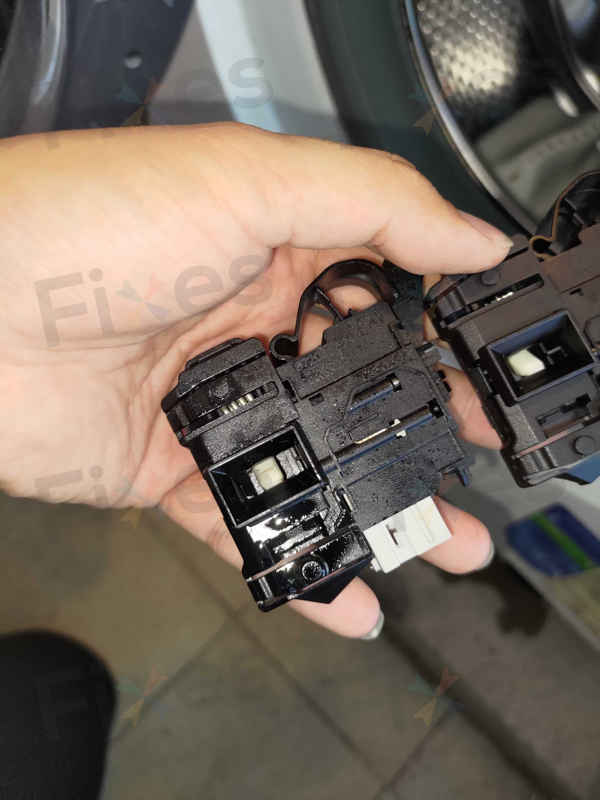 師傅上門處理惠而浦CFCR系列洗衣機F06故障碼，排水泵內清出二十多個硬幣 💰