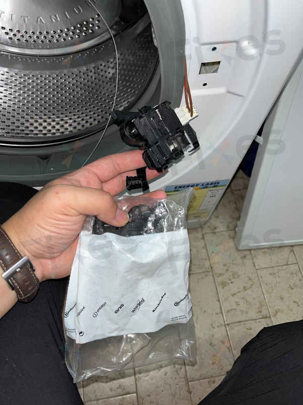出現故障碼F06🔢Whirlpool惠而浦洗衣機 CFCR80221