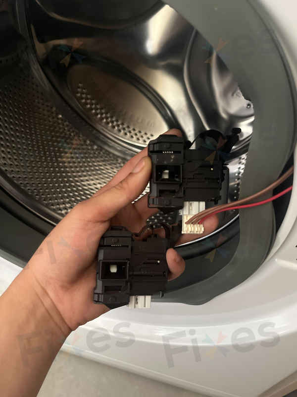 潮濕日作怪？這部惠而浦WFCR系列洗衣機F06故障碼門鎖頻頻卡住 🌧️