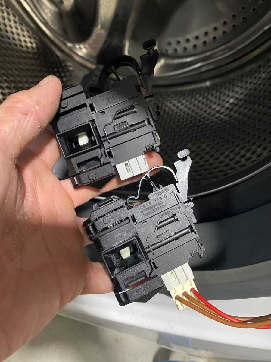 惠而浦FFCR系列洗衣機F06報錯？師傅揭示門鎖掣與濕氣的隱藏關係 🐱