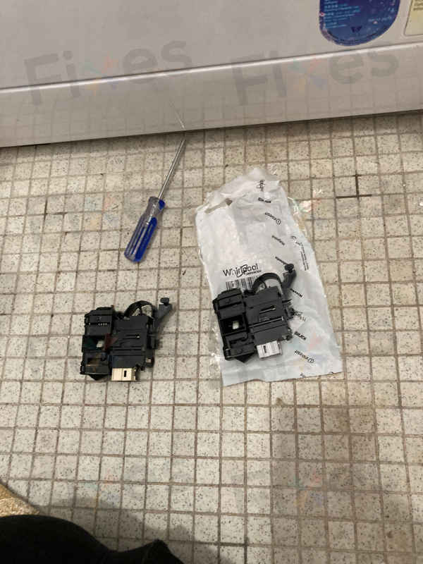 這部惠而浦CFCR系列洗衣機F06故障後門鎖怎麼都扣不上?現場更換2大零件解決 🎯
