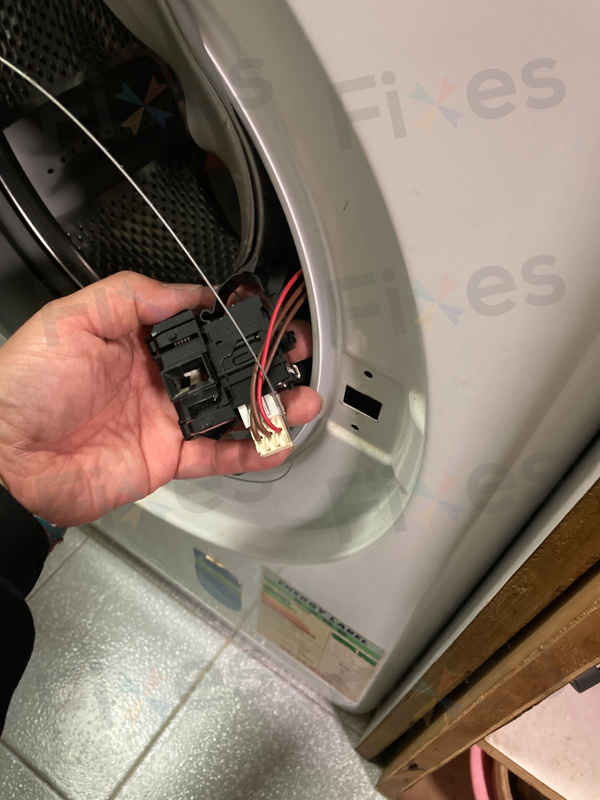這部惠而浦WFCR系列洗衣機突顯F06故障：客戶省心免拆廚房裝修 💡
