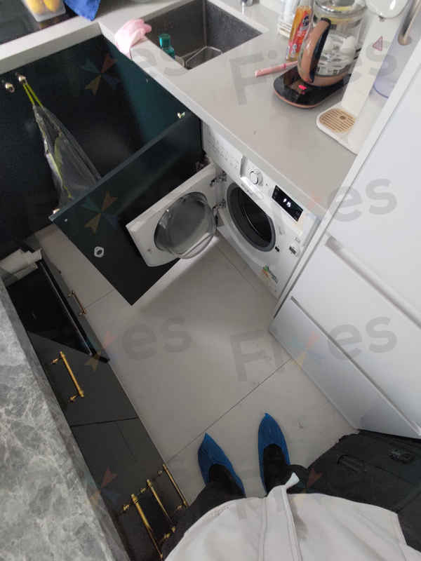 過量洗衣液引發惠而浦洗衣機F15故障,烘乾發熱線受損 🧼