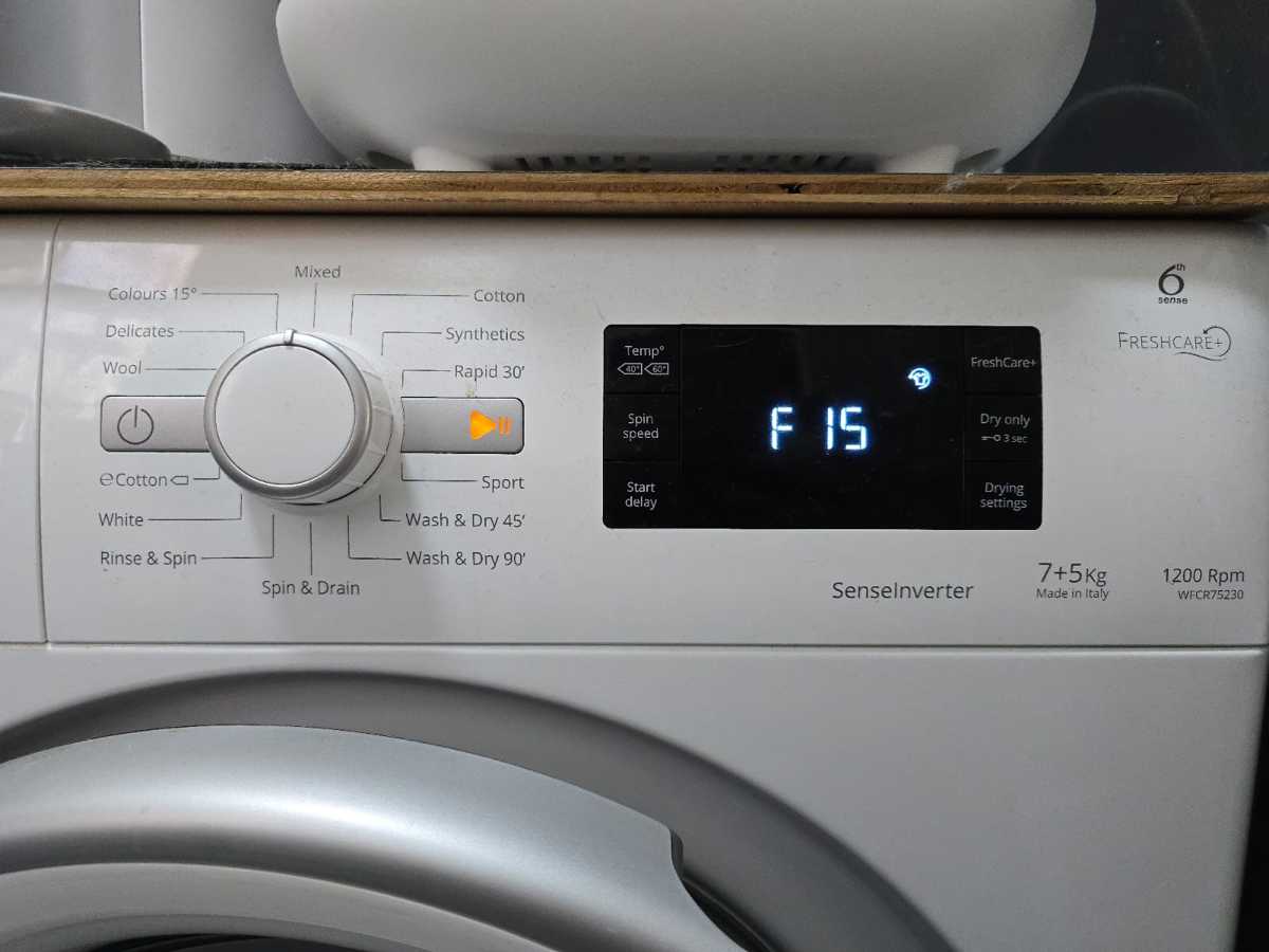 惠而浦WFCR系列洗衣機F15故障碼背後:焗乾發熱線漏電的完整更換實錄 🔧