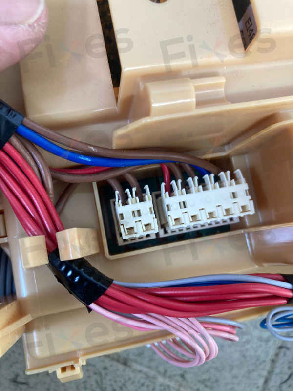 從F18到恢復正常運轉：這部Whirlpool FFCR系列洗衣機電子板受潮的啟示 🔁