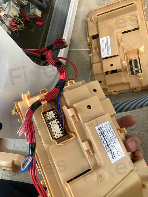 從F18到恢復正常運轉：這部Whirlpool FFCR系列洗衣機電子板受潮的啟示 🔁