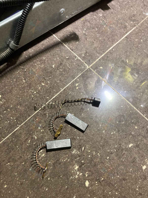 西門子WM系列洗衣機F21故障碼停擺數日?摩打碳刷更換讓客戶告別手洗痛苦 💪