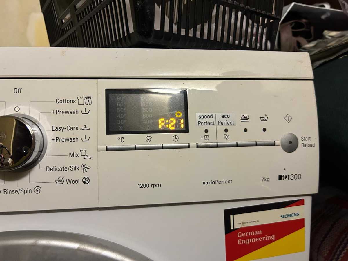 偏遠村屋不想換新機?這部西門子WM系列洗衣機F21故障碼碳刷更換過程 🌿