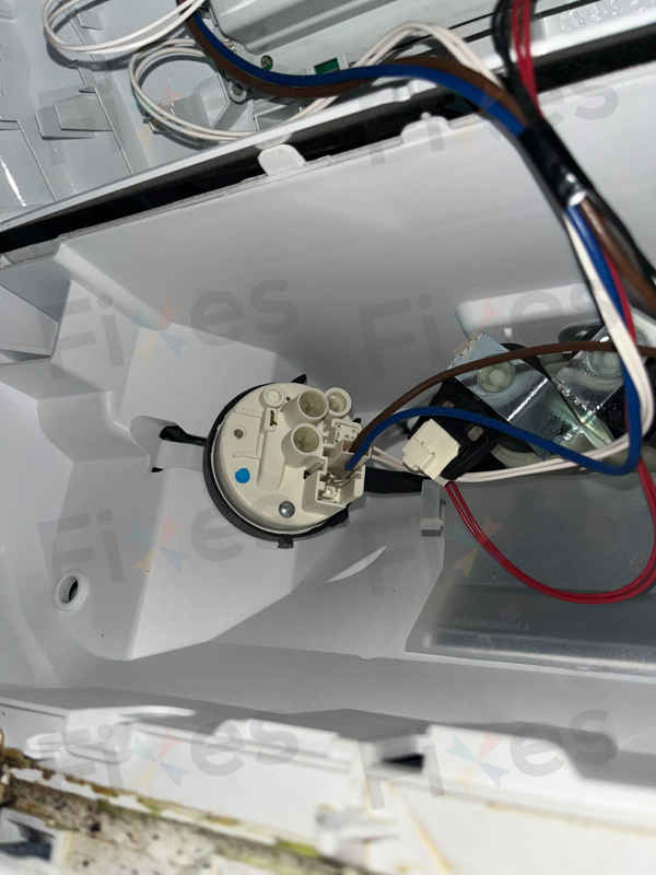著對應為故障碼F24的「維修」燈🛠️Whirlpool惠而浦上置式洗衣機 AWE7100N