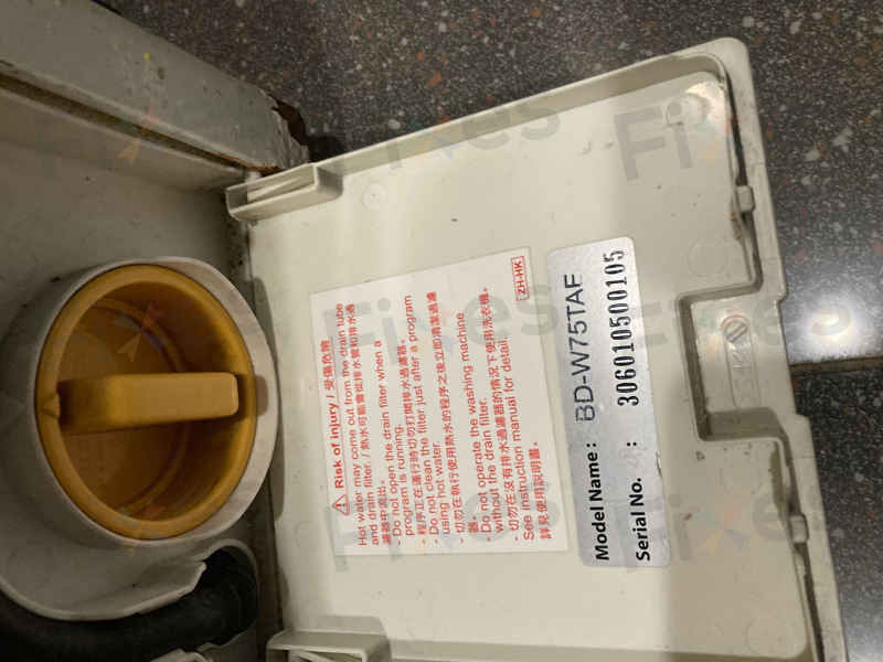高頻高轉速使用,這部Hitachi BDW系列洗衣機F25故障碳刷磨損警鐘 📣