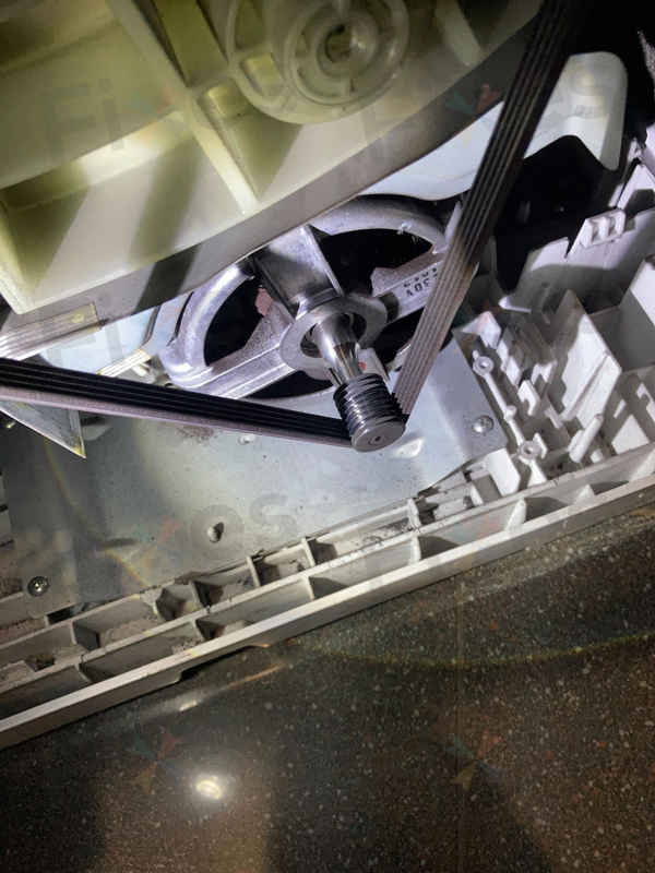 高頻高轉速使用,這部Hitachi BDW系列洗衣機F25故障碳刷磨損警鐘 📣