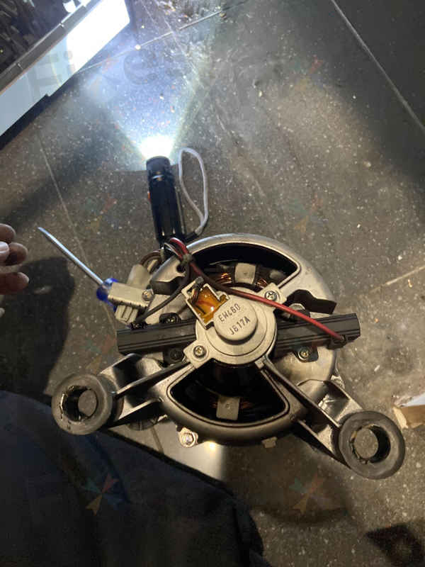 高頻高轉速使用,這部Hitachi BDW系列洗衣機F25故障碳刷磨損警鐘 📣
