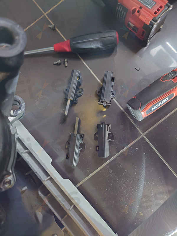 碳刷磨耗是主因？這部Hitachi BDW系列洗衣機F25故障碼排查實例🌀