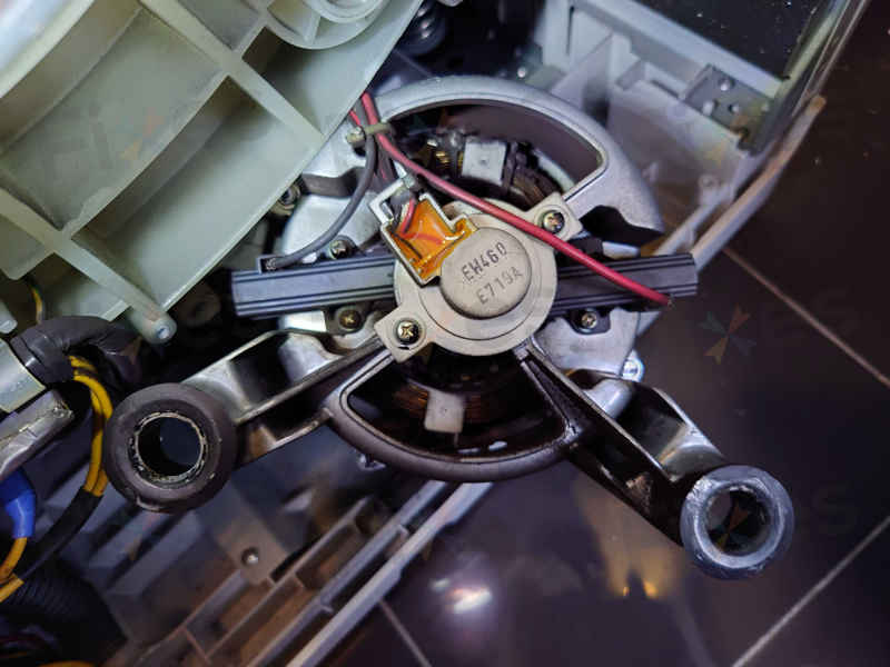 碳刷磨耗是主因？這部Hitachi BDW系列洗衣機F25故障碼排查實例🌀