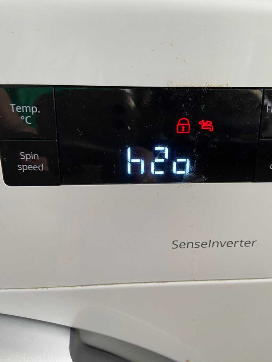 聽見「Zizi」聲但「冇水到」？惠而浦CFCR系列洗衣機出「h2o」故障碼與供水系統大解密 🎯