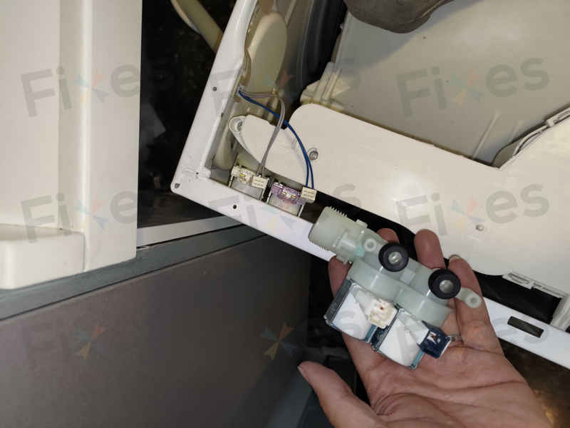 解密惠而浦洗衣機的h2o故障碼：一次意外的入水掣更換經歷 🕵️