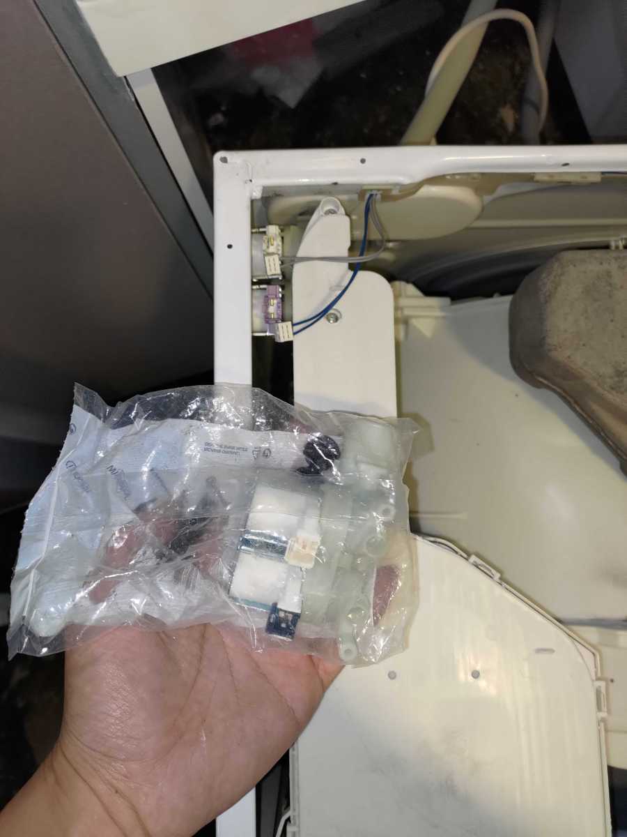 解密惠而浦洗衣機的h2o故障碼：一次意外的入水掣更換經歷 🕵️