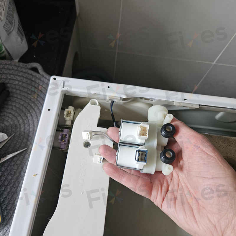水龍頭開最大卻水流細如線?這部惠而浦CFCR系列洗衣機h2o故障究因 🔍