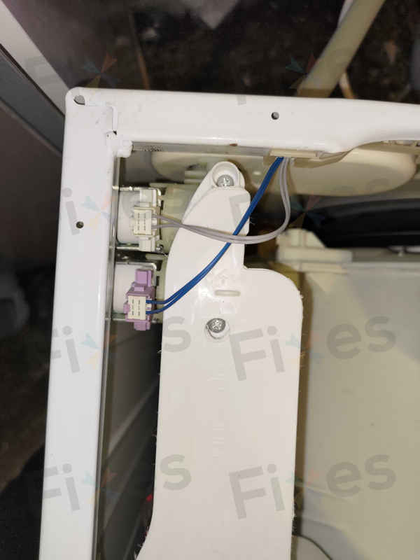 解密惠而浦洗衣機的h2o故障碼：一次意外的入水掣更換經歷 🕵️