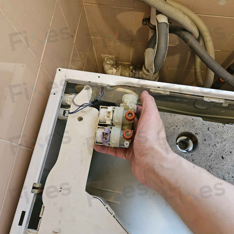 水喉正常出水洗衣機卻說入水不足？這部惠而浦CFCR系列的入水掣原來壞了一邊 🚰