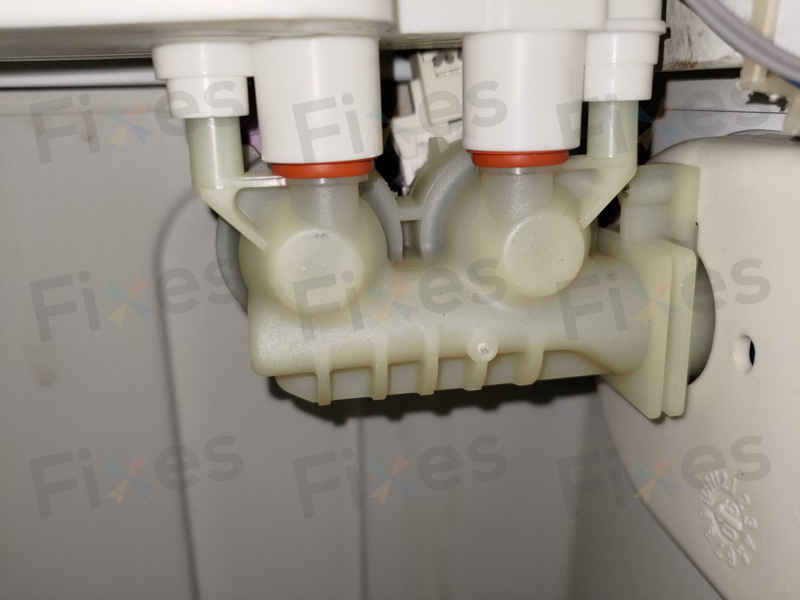 解密惠而浦洗衣機的h2o故障碼：一次意外的入水掣更換經歷 🕵️