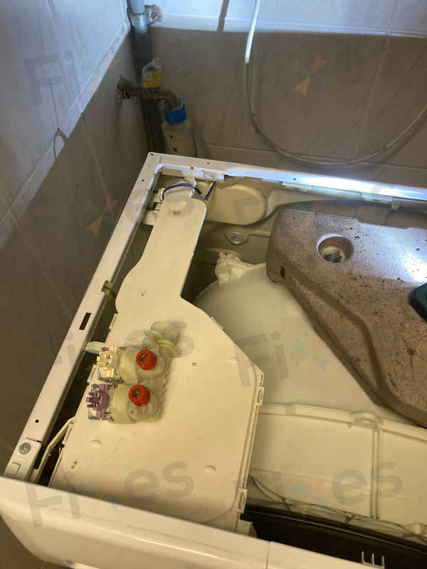 洗衣時間拖成無限賽跑?這部惠而浦CFCR系列洗衣機冒出H2O故障碼⏳