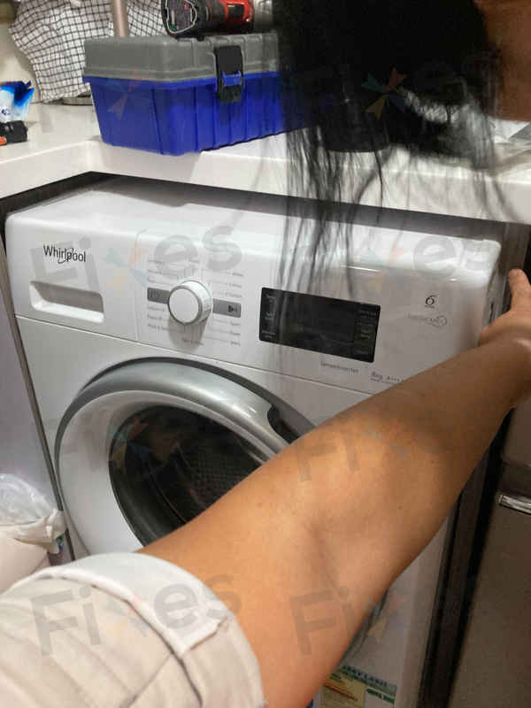 惠而浦洗衣機h2o故障碼求助，客戶意外發現裝修設計大疏忽 😱