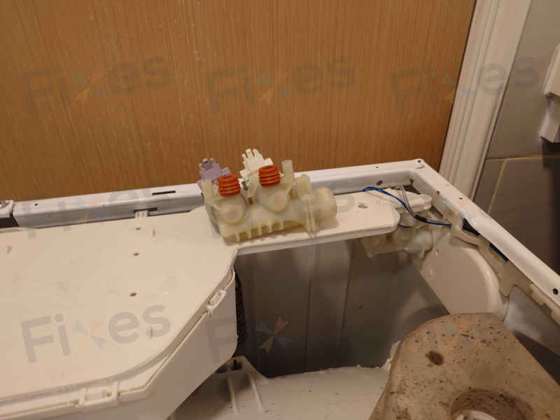 這部Whirlpool CFCR系列洗衣機閃爍H2O?師傅現場更換入水掣實錄 🌊