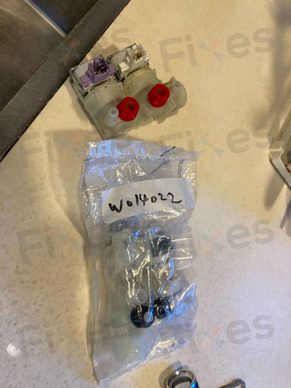 這部Whirlpool洗衣機h2o故障碼：保安誤指要上天台？師傅揭示單位內「總水掣」的真實位置 🚿