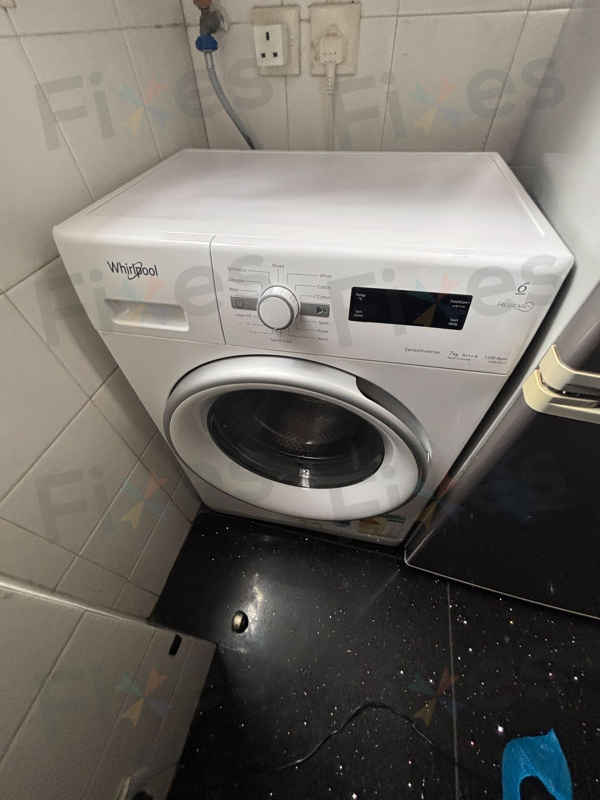 狹小空間內的挑戰：師傅如何排除這部惠而浦CFCR系列洗衣機h2o故障碼🧩