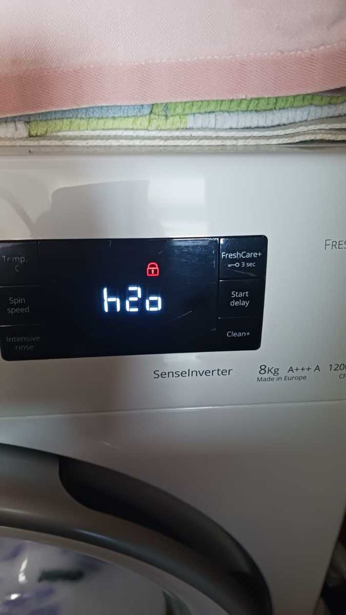 為何這部惠而浦CFCR系列洗衣機突然顯示H2O故障?入水檢測全紀錄🌀