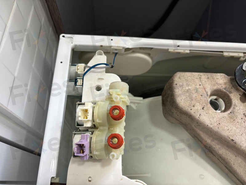 這部Whirlpool CFCR系列洗衣機入水緩慢觸發h2o故障碼，洗衣流程宛如耐力賽🐌