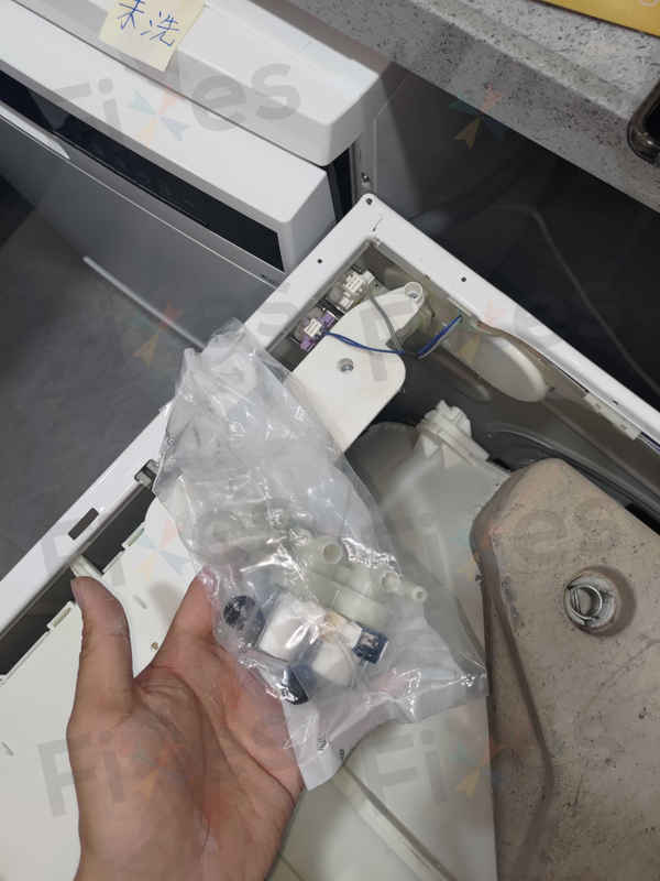 洗衣日突然被h2o錯誤碼打斷，這部惠而浦CFCR系列洗衣機如何重獲正常入水速度？🤔