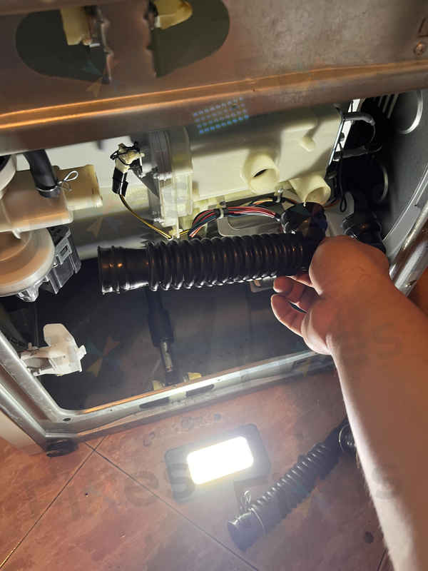 出現故障碼H43並且漏水🚰Panasonic樂聲牌前置式洗衣機 NA148VG4