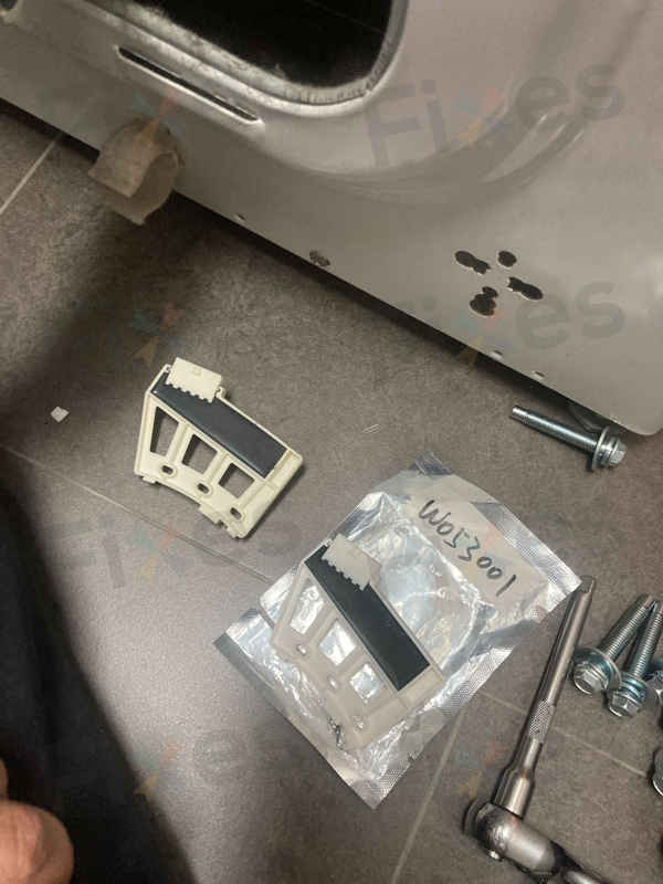 這部LG WFN系列洗衣機LE故障碼讓客戶進退兩難，廚房玻璃門成最大障礙 🚪