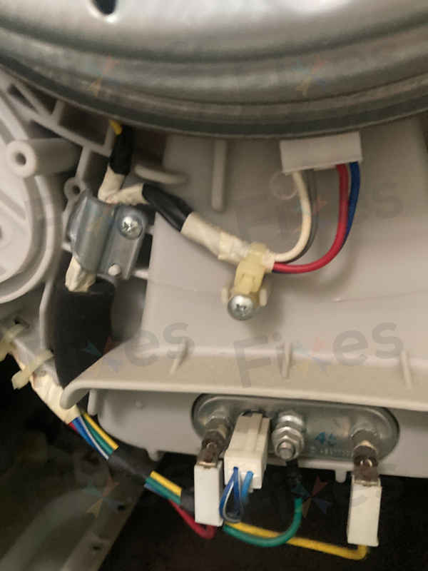 這部LG WFN系列洗衣機LE故障碼讓客戶進退兩難，廚房玻璃門成最大障礙 🚪