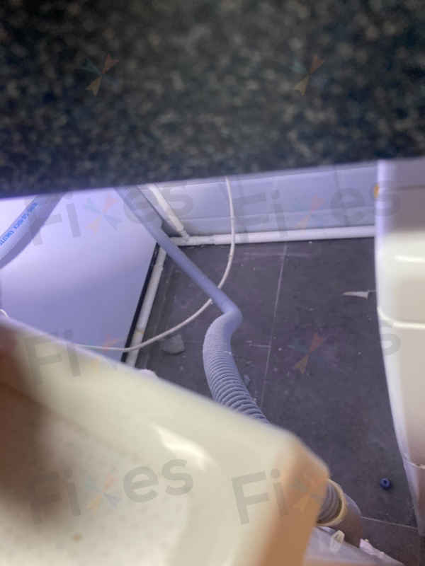 這部LG WFN系列洗衣機LE故障碼讓客戶進退兩難，廚房玻璃門成最大障礙 🚪