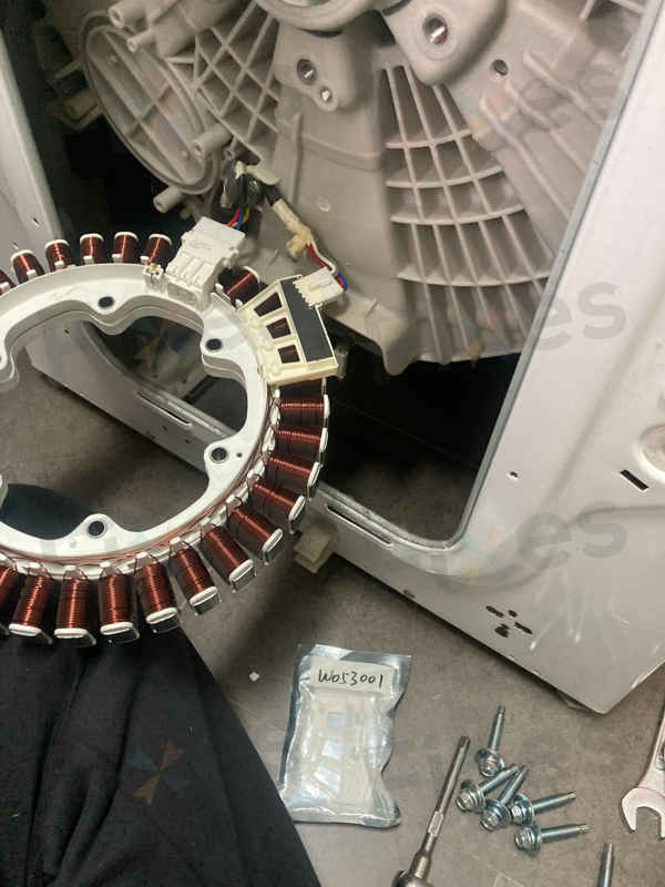 這部LG WFN系列洗衣機LE故障碼讓客戶進退兩難，廚房玻璃門成最大障礙 🚪
