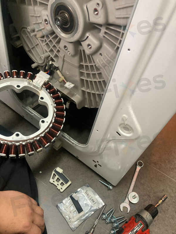 這部LG WFN系列洗衣機LE故障碼讓客戶進退兩難，廚房玻璃門成最大障礙 🚪