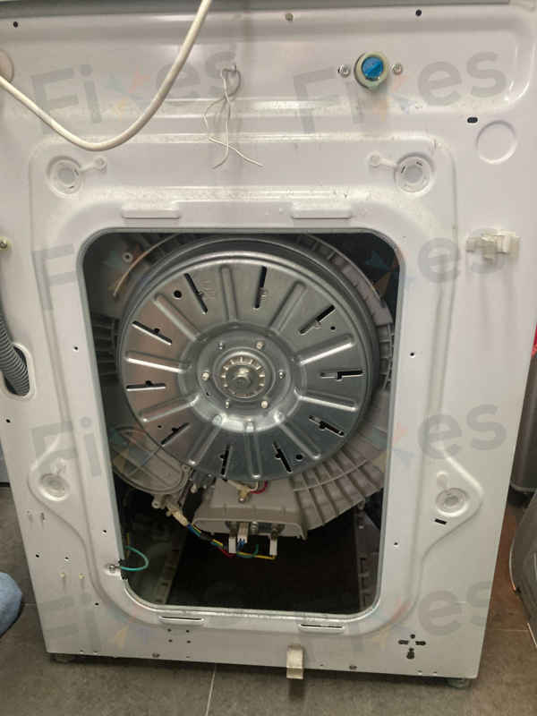 這部LG WFN系列洗衣機LE故障碼讓客戶進退兩難，廚房玻璃門成最大障礙 🚪